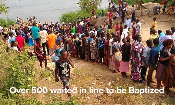 Uganda 500 baptized